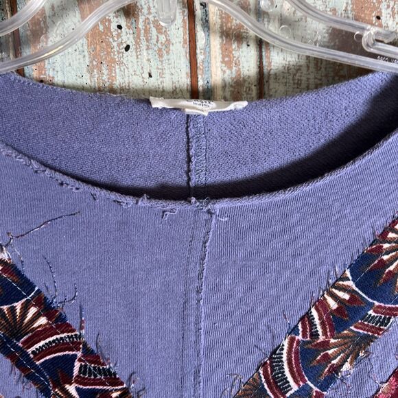 Easel Women’s L Blue Long Sleeve Pullover V Shaped Multicolor Material Details - Picture 3 of 9